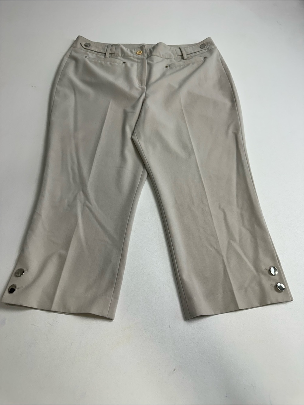 New direction women’s size 14 crop beige color pants with button detail